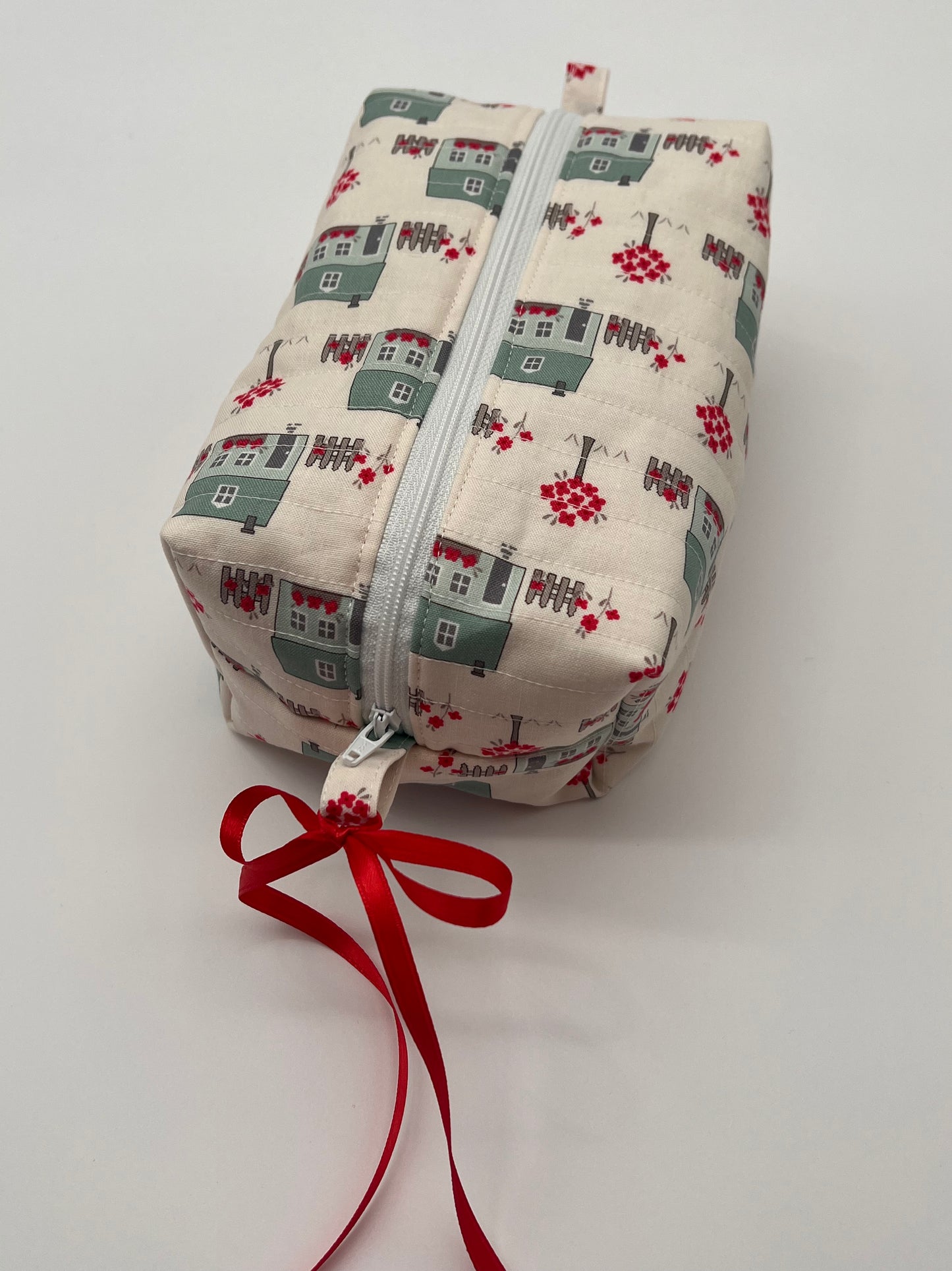 Quilted Zipper Bag- Cream Cottage