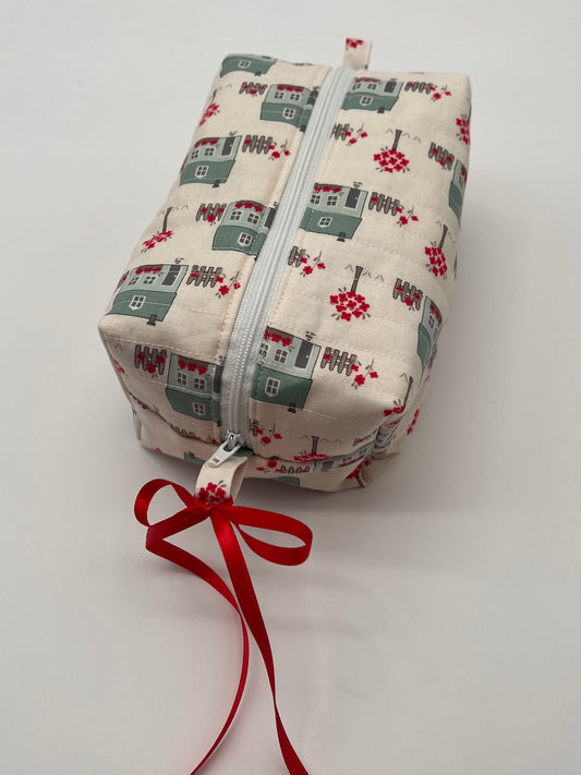 Quilted Zipper Bag- Cream Cottage