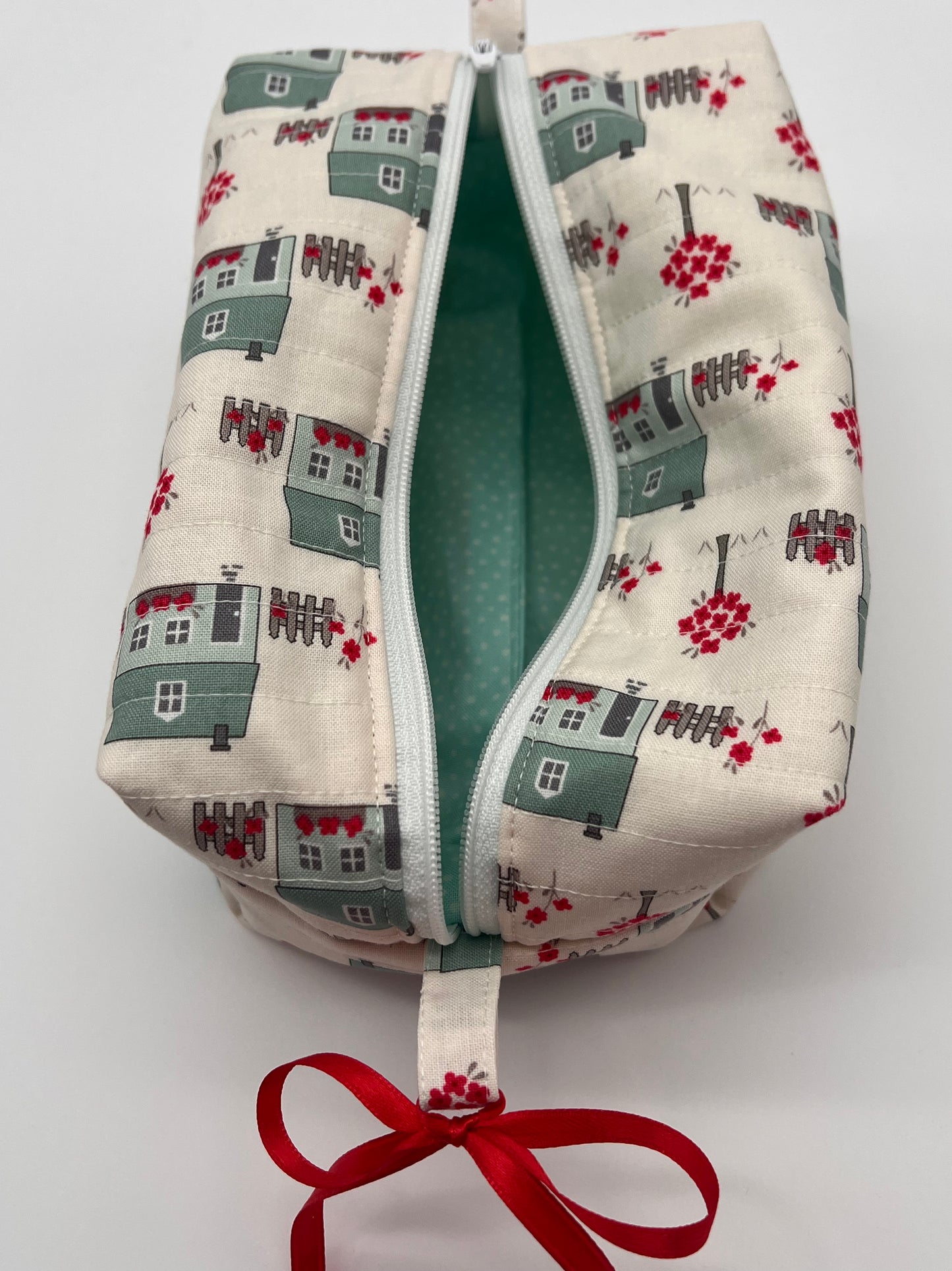 Quilted Zipper Bag- Cream Cottage